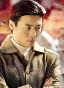 他依旧慢条斯理地拍戏