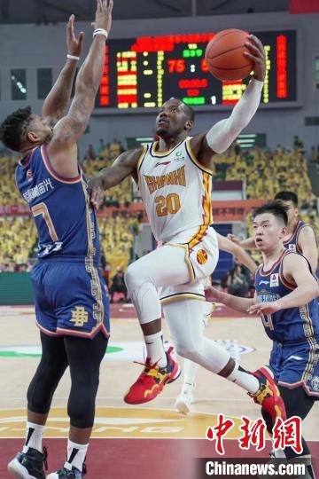 山西男篮主场重启球迷热情高涨 逾6000人齐聚见证