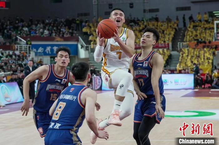 山西男篮主场重启球迷热情高涨 逾6000人齐聚见证