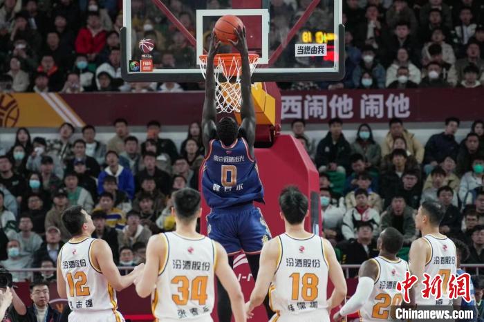 山西男篮主场重启球迷热情高涨 逾6000人齐聚见证