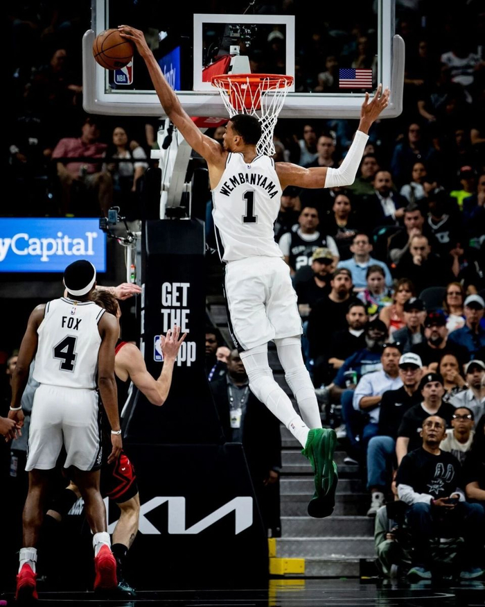 文班亚马41+16率队九连胜，挑战MVP传统标准