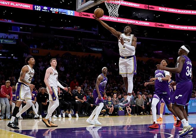 湖人轻取爵士蒂罗首秀惊艳展现天赋潜力