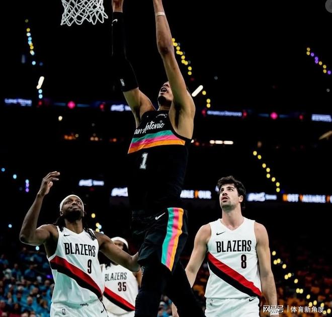 文班亚马季后赛首秀砍35分 创马刺队史纪录