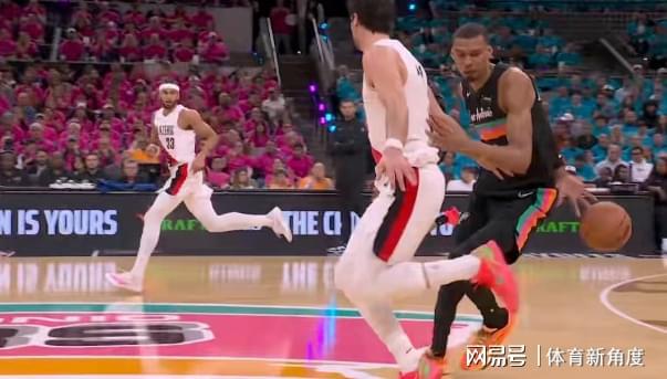 文班亚马季后赛首秀砍35分 创马刺队史纪录