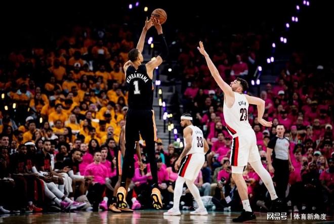 文班亚马季后赛首秀砍35分 创马刺队史纪录
