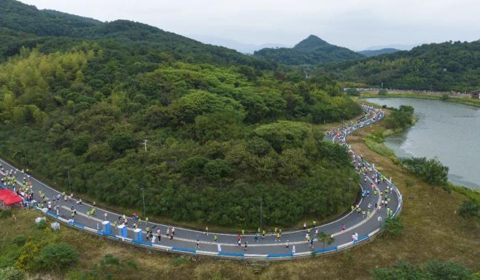 青春正好！第三届皂李湖1314环湖跑激情开跑，山